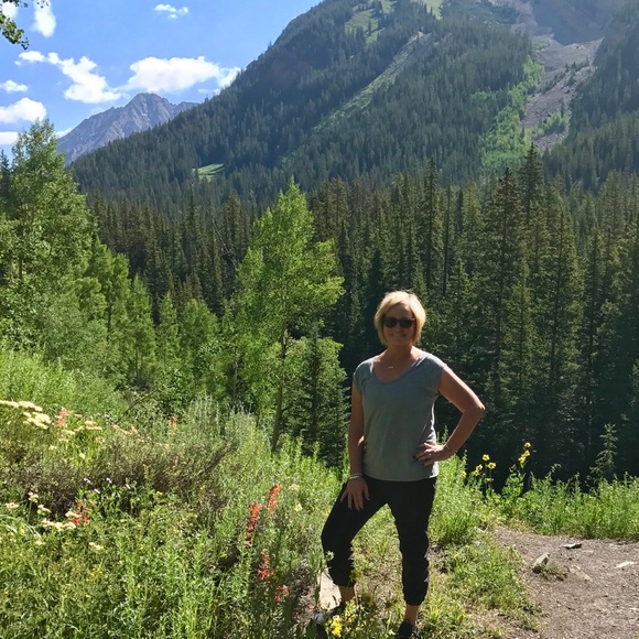 Hi I’m Joy and I’m obsessed with recycled fashion! - Picture 3 of 5